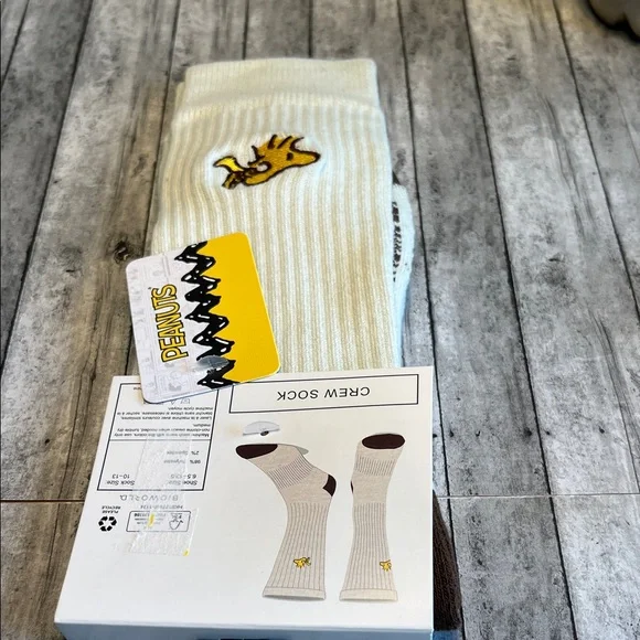 Peanuts Cream Crew Socks with Embroidered Woodstock - Picture 1 of 3